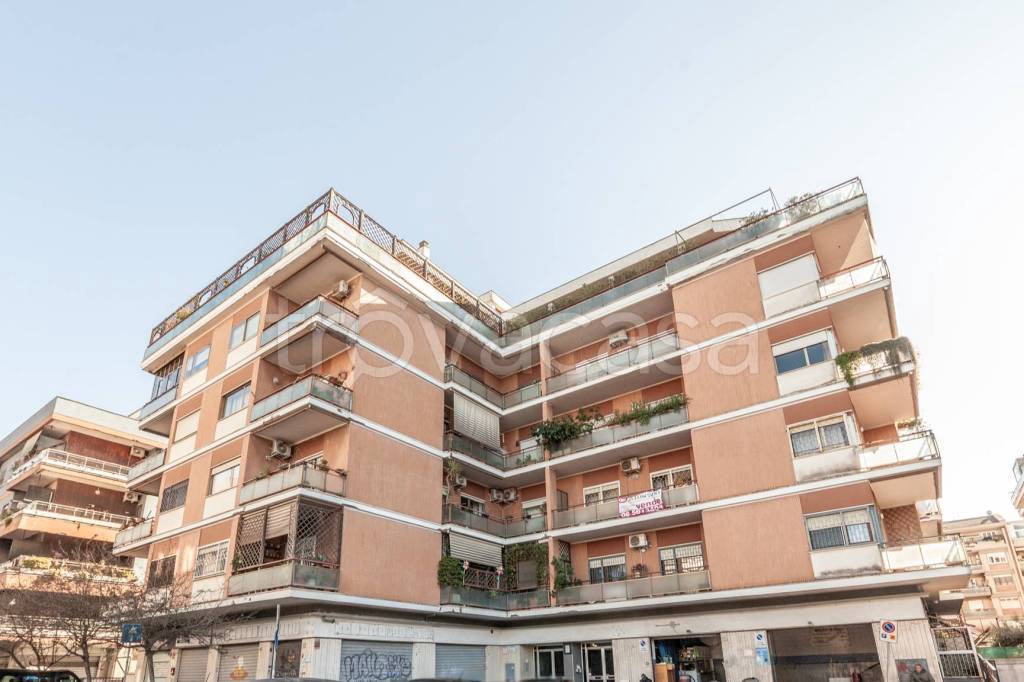 appartamento in vendita a Roma in zona Ostia