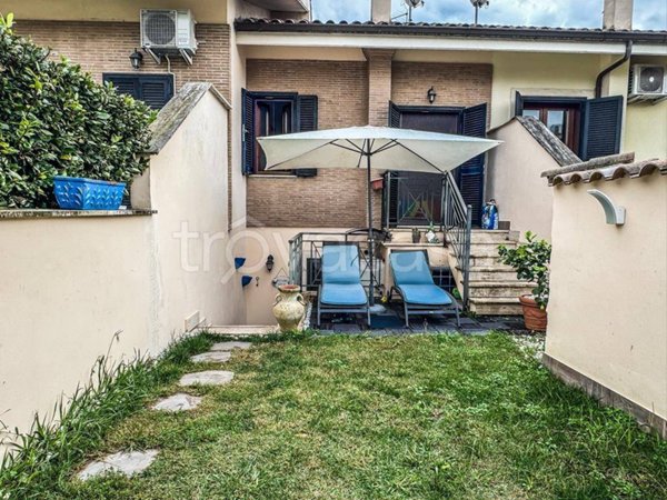 casa indipendente in vendita a Roma in zona Infernetto