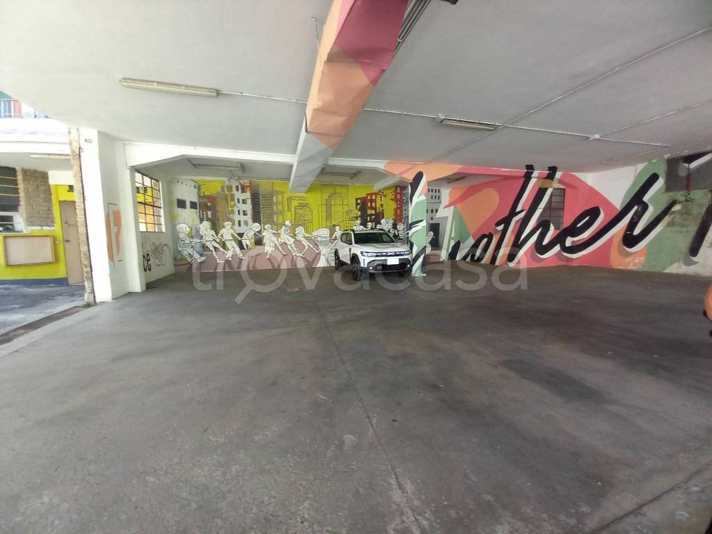 negozio in vendita a Roma in zona Torre Maura