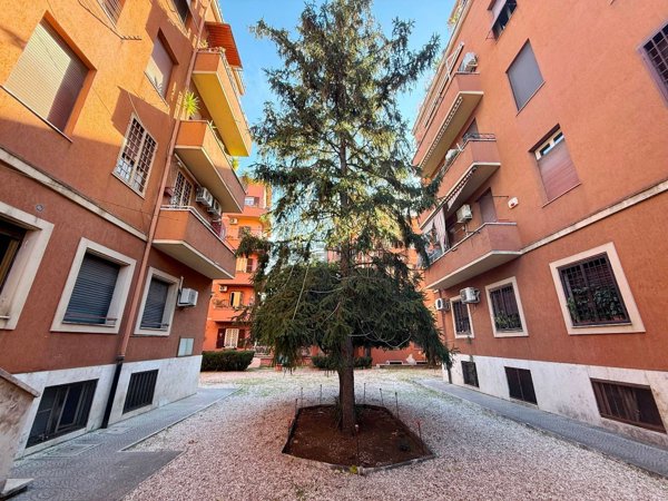 locale di sgombero in vendita a Roma in zona Ostiense