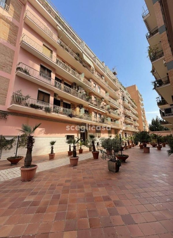 appartamento in vendita a Roma in zona Tuscolano