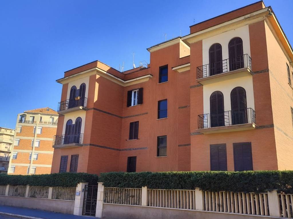 appartamento in vendita a Roma in zona Ostia