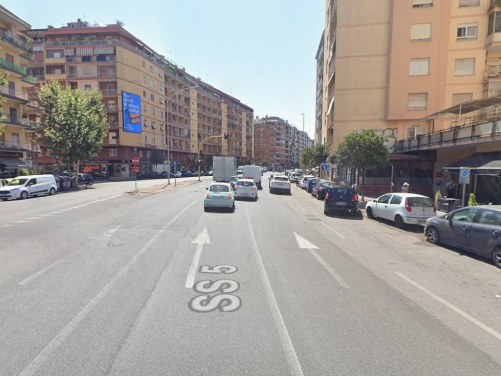 negozio in vendita a Roma in zona Collatino