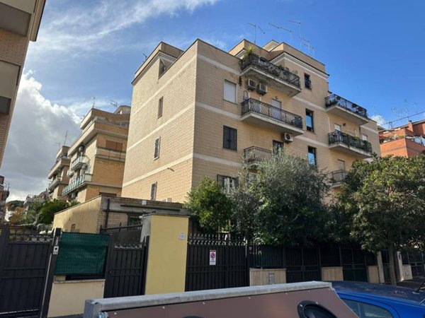 appartamento in vendita a Roma in zona Appio Claudio