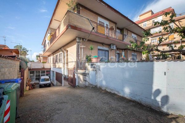 casale in vendita a Roma in zona Massimina/Casal Lumbroso