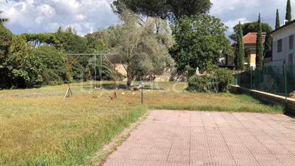 terreno edificabile in vendita a Roma in zona Infernetto