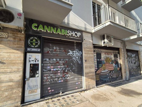 negozio in vendita a Roma in zona Cinecittà