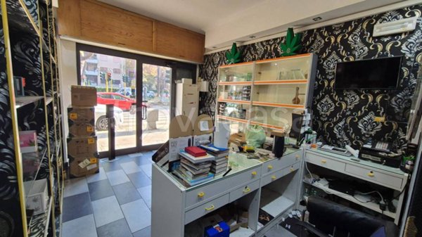 negozio in vendita a Roma in zona Cinecittà