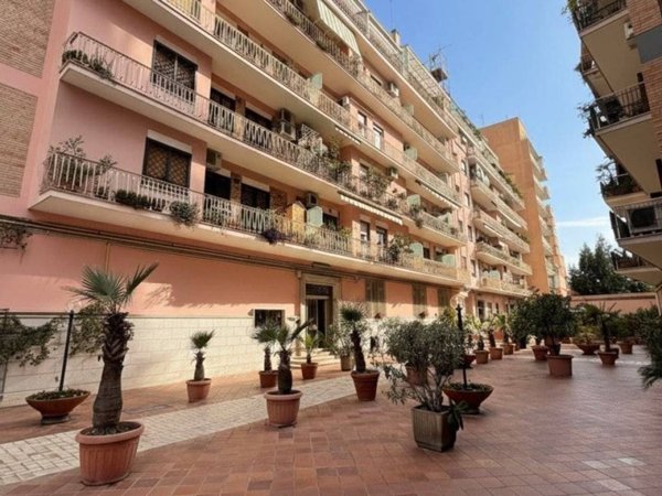 appartamento in vendita a Roma in zona Tuscolano