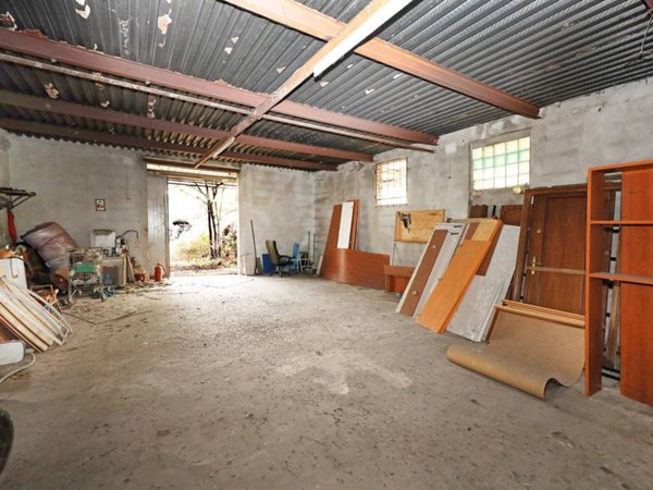 locale commerciale in vendita a Roma in zona EUR