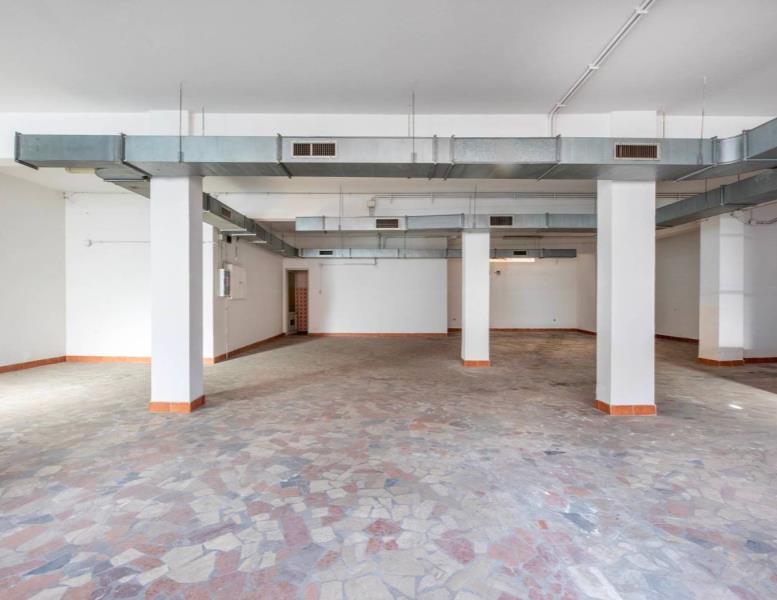 locale commerciale in vendita a Roma in zona Massimina/Casal Lumbroso