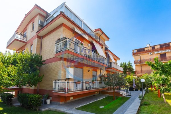 appartamento in vendita a Roma in zona Acilia
