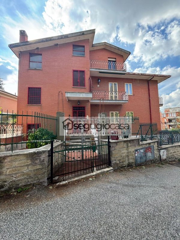 appartamento in vendita a Roma in zona Tor di Quinto