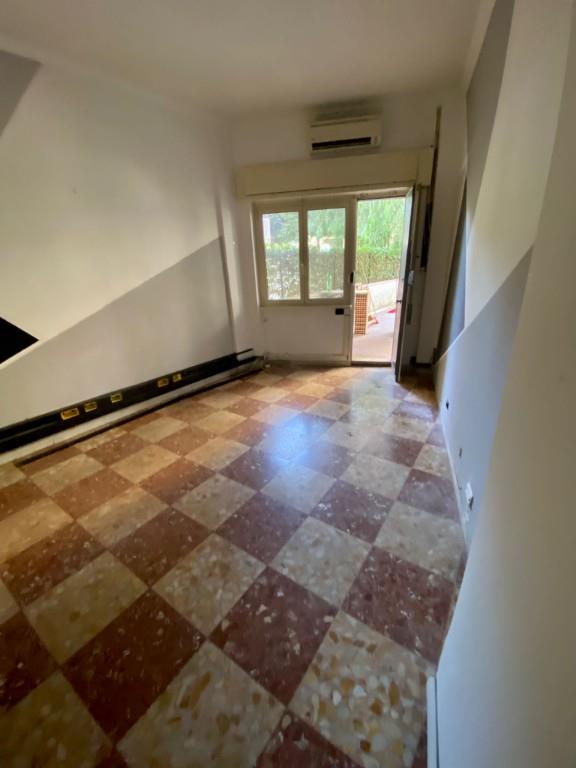 ufficio in vendita a Roma in zona Appio Latino