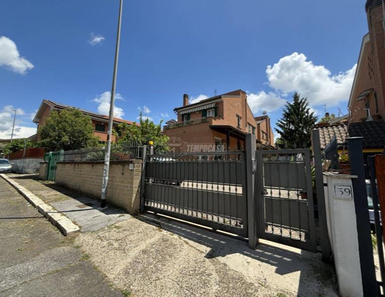 casa indipendente in vendita a Roma in zona Ottavia