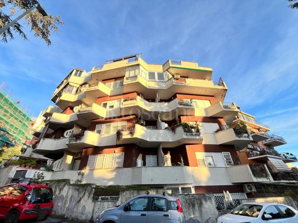 appartamento in vendita a Roma in zona Tomba di Nerone