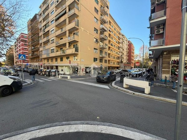 negozio in vendita a Roma in zona Monte Sacro/Talenti