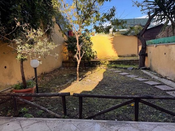 appartamento in vendita a Roma in zona Acilia