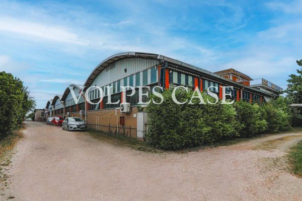 capannone in vendita a Roma in zona Ponte Mammolo