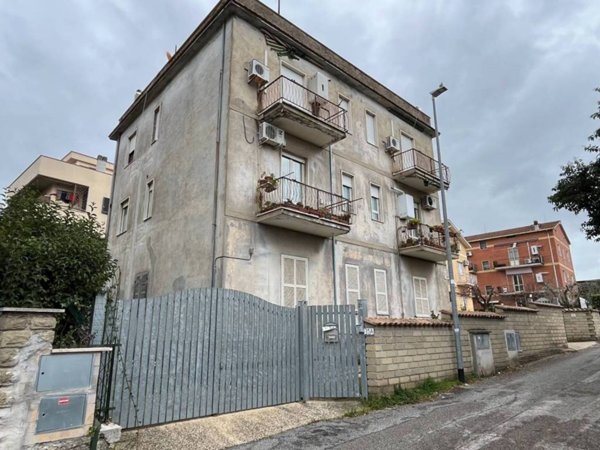 appartamento in vendita a Roma in zona Cesano