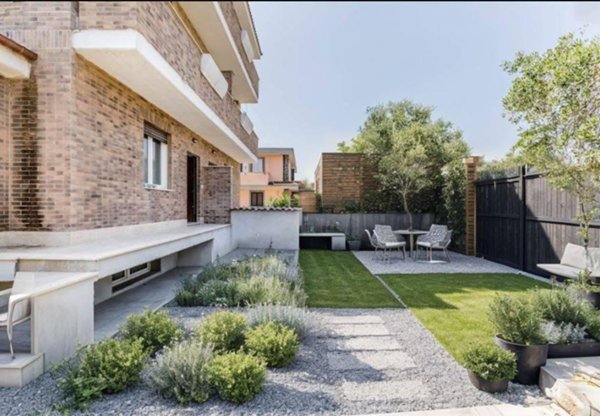 casa indipendente in vendita a Roma in zona Massimina/Casal Lumbroso