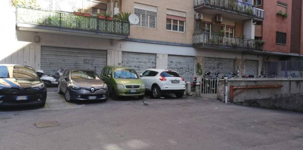negozio in vendita a Roma in zona Portuense