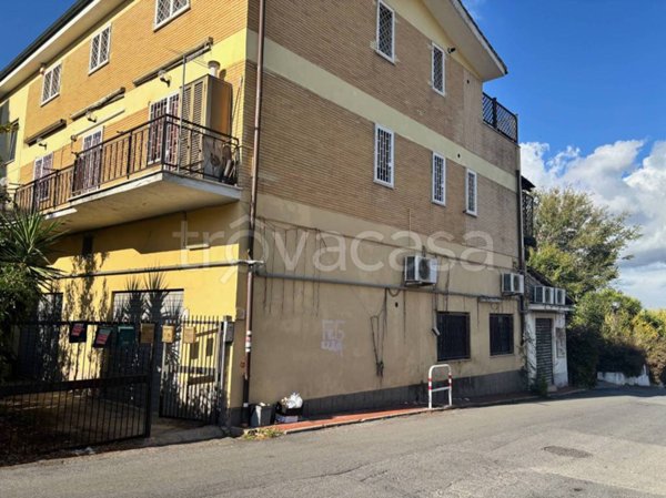 negozio in vendita a Roma in zona Acilia