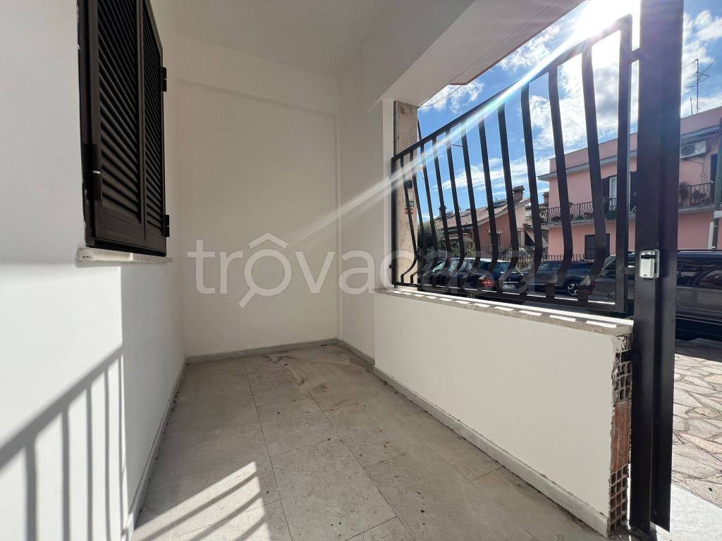 appartamento in vendita a Roma in zona Torre Gaia