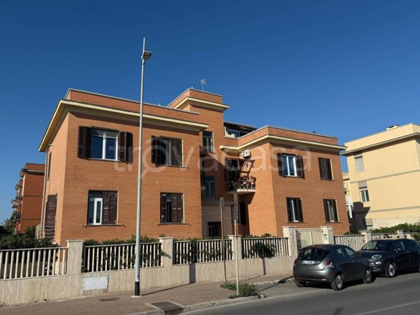 appartamento in vendita a Roma in zona Ostia