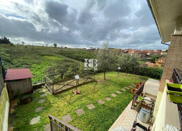 casa indipendente in vendita a Roma in zona Massimina/Casal Lumbroso