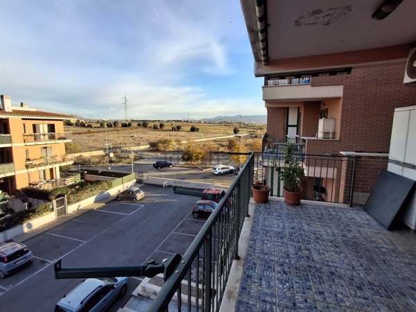 appartamento in vendita a Roma in zona Castelverde