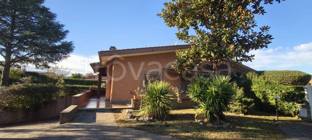 casa indipendente in vendita a Roma in zona Casal Morena