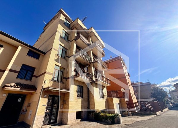 appartamento in vendita a Roma in zona Torre Angela