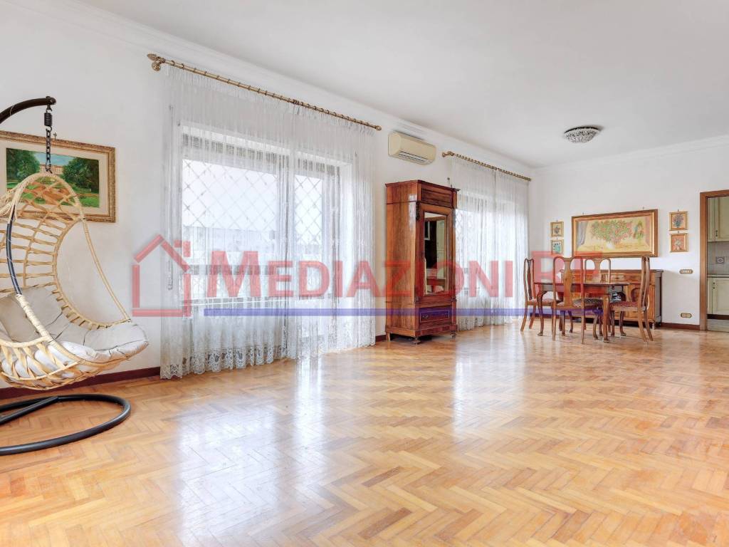 appartamento in vendita a Roma in zona Mostacciano