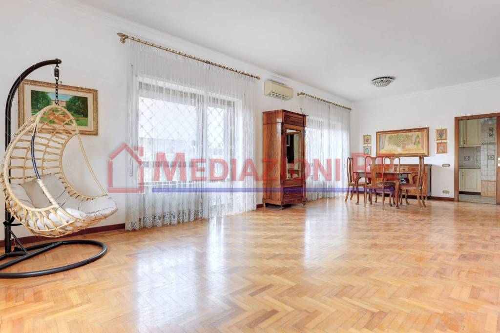 appartamento in vendita a Roma in zona Mostacciano