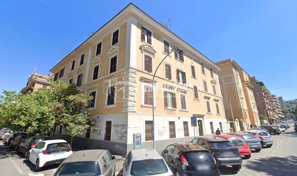 appartamento in vendita a Roma in zona Appio Latino