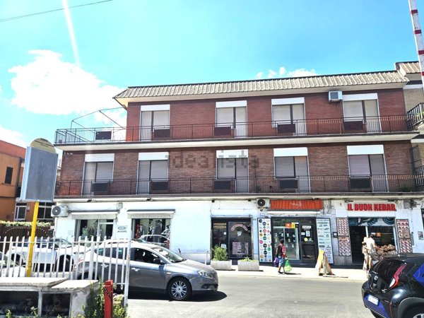 appartamento in vendita a Roma in zona Torre Angela