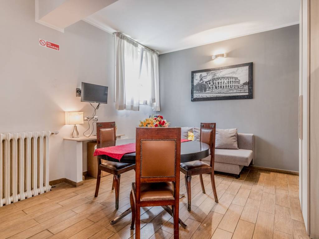 appartamento in vendita a Roma in zona Appio Latino