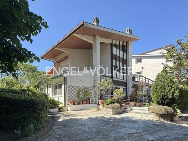 casa indipendente in vendita a Roma in zona Casal Palocco