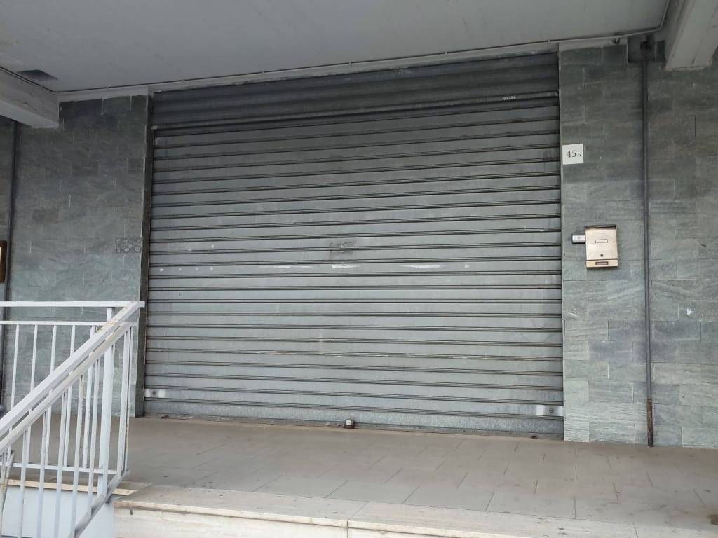 negozio in vendita a Roma in zona Torrevecchia