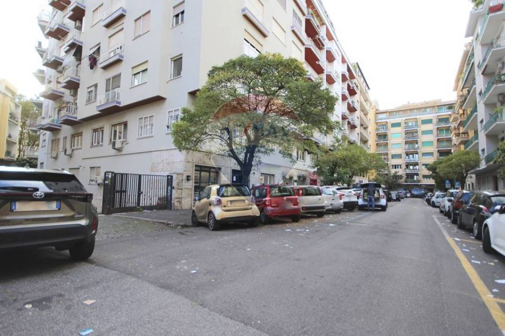 negozio in vendita a Roma in zona Appio Latino