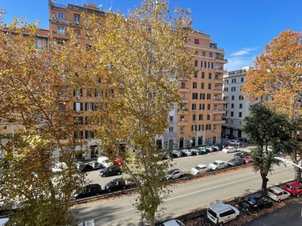 appartamento in vendita a Roma in zona Ostiense