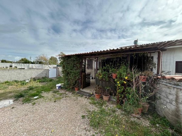 casa indipendente in vendita a Roma in zona Piana del Sole