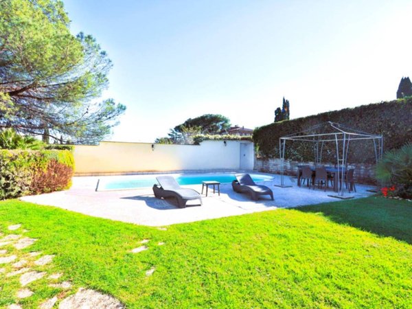 casa indipendente in vendita a Roma in zona Mostacciano