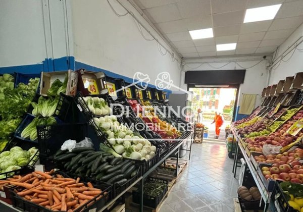 negozio in vendita a Roma in zona San Basilio