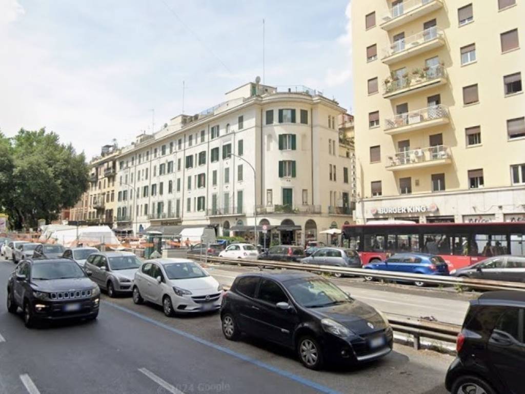 negozio in vendita a Roma in zona Ostiense