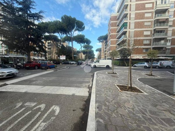 negozio in vendita a Roma in zona Monte Sacro/Talenti