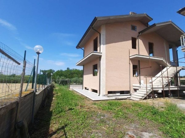 casa indipendente in vendita a Roma in zona Finocchio