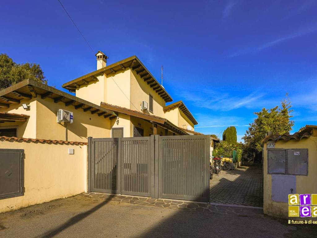 casa indipendente in vendita a Roma in zona Ostiense