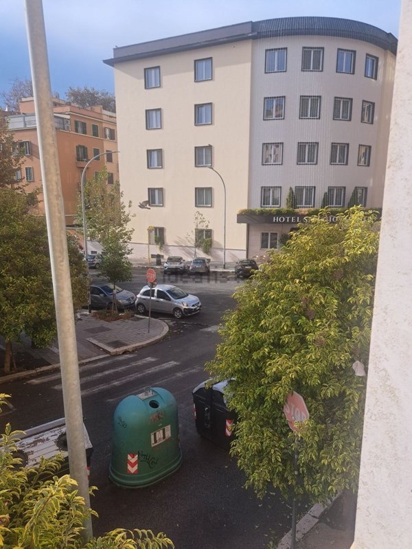 appartamento in vendita a Roma in zona Appio Latino